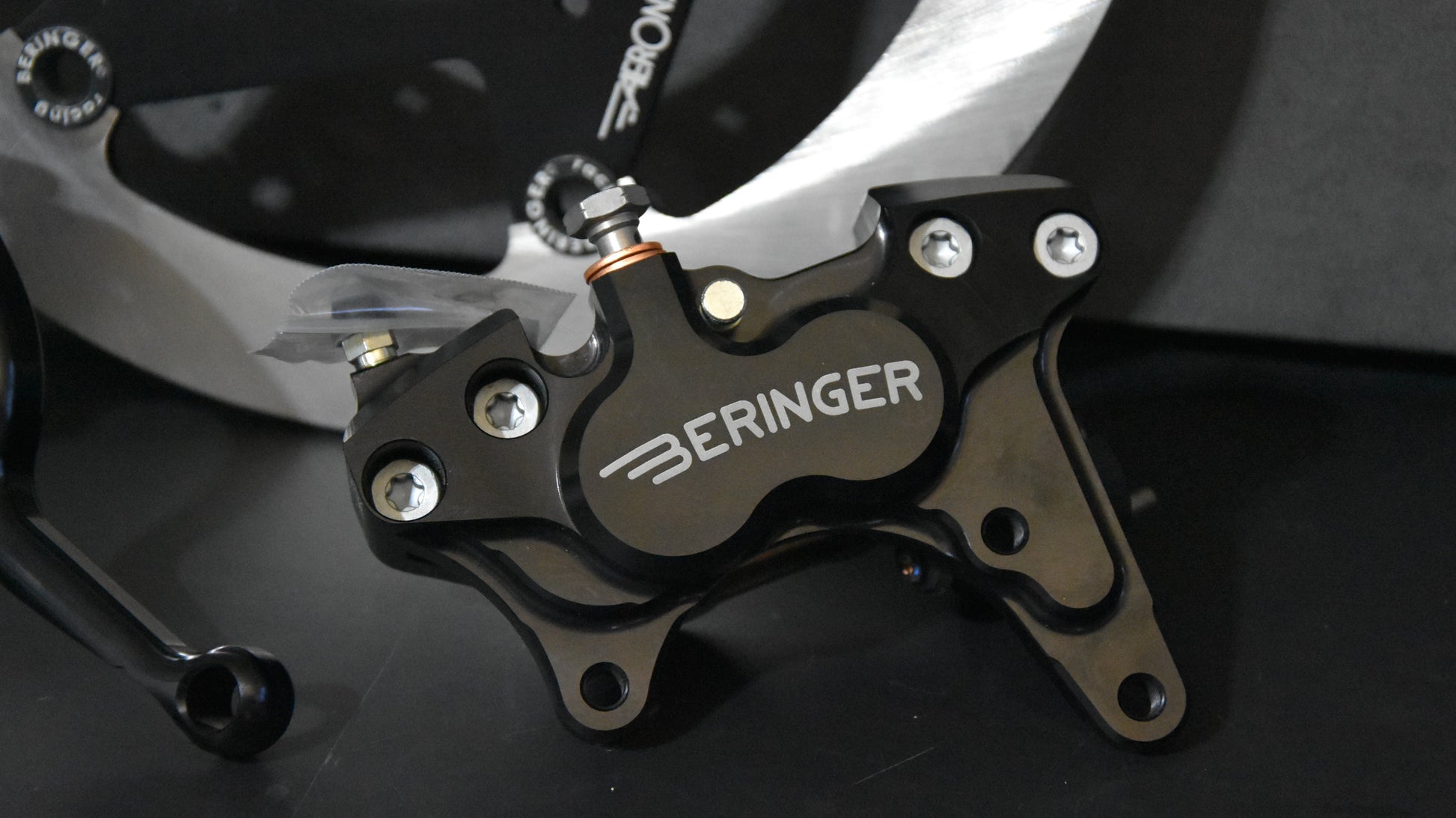 Beringer 4 Kolben Bremse 4K in schwarz