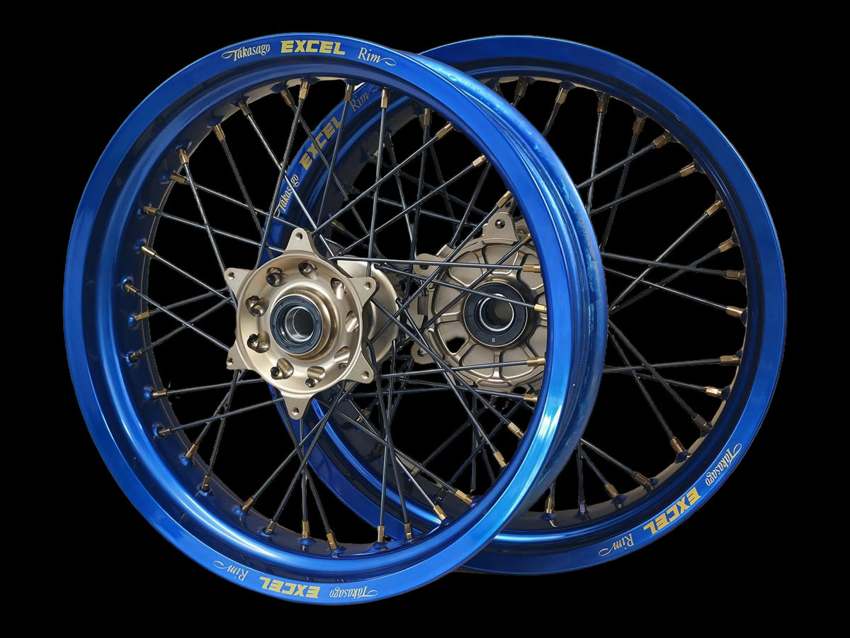 Supermoto Felgensatz 17 Zoll Excel Blau mit Haan Cush Nabe Magnesium – vorne und hinten, schwarzer Hintergrund