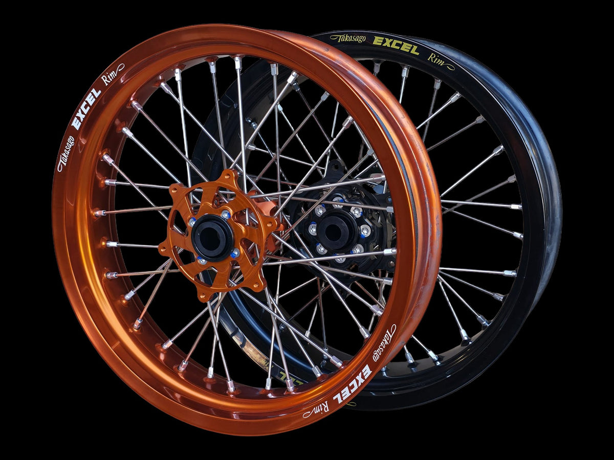 Supermoto Felgensatz 17 Zoll Excel Orange/Schwarz 50/50 mit G2 Pro Naben Orange & Schwarz – vorne und hinten, schwarzer Hintergrund