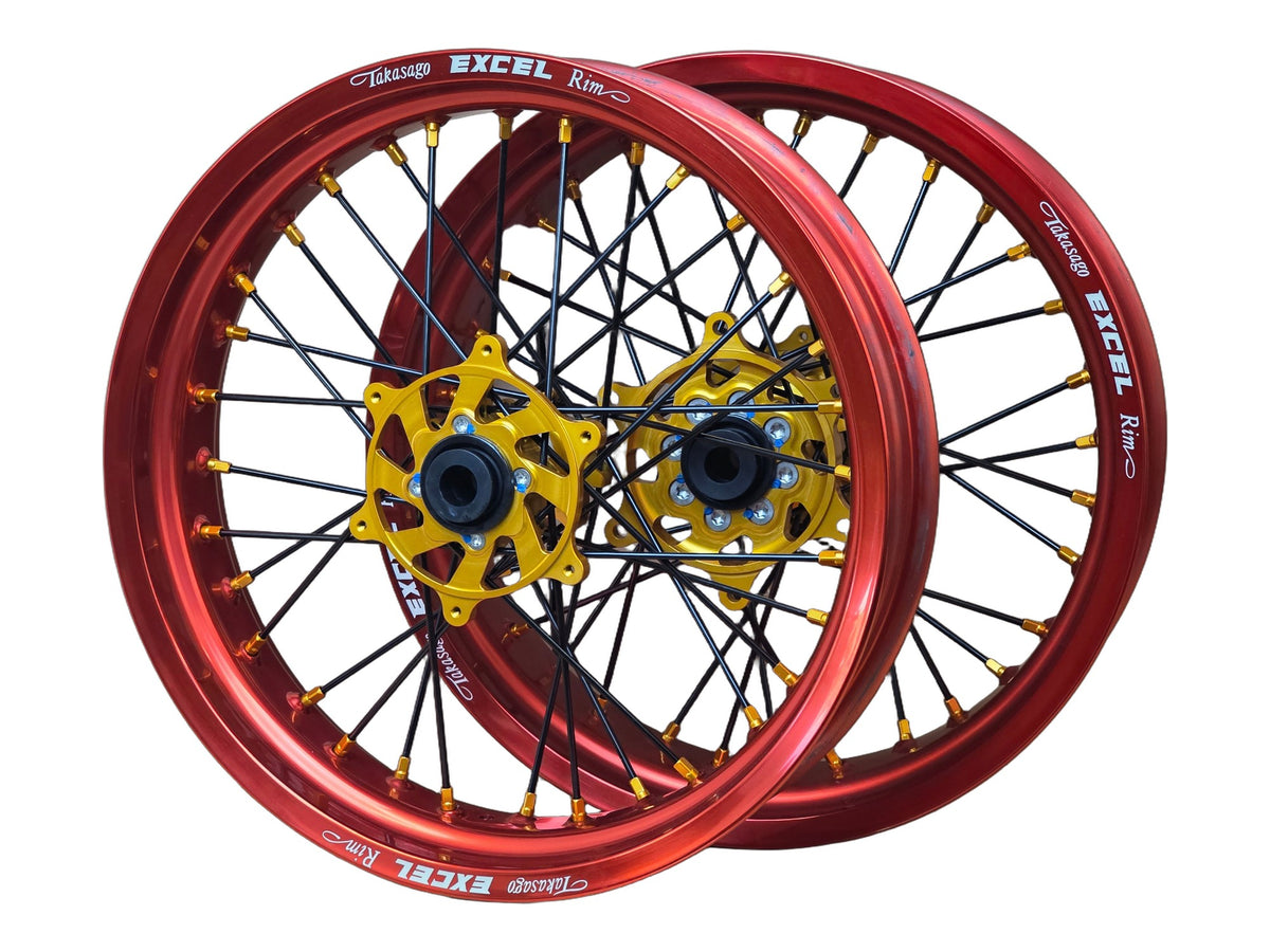Supermoto Felgensatz 17 Zoll Excel Rot mit G2 Pro Nabe Gold – vorne und hinten, freigestellt