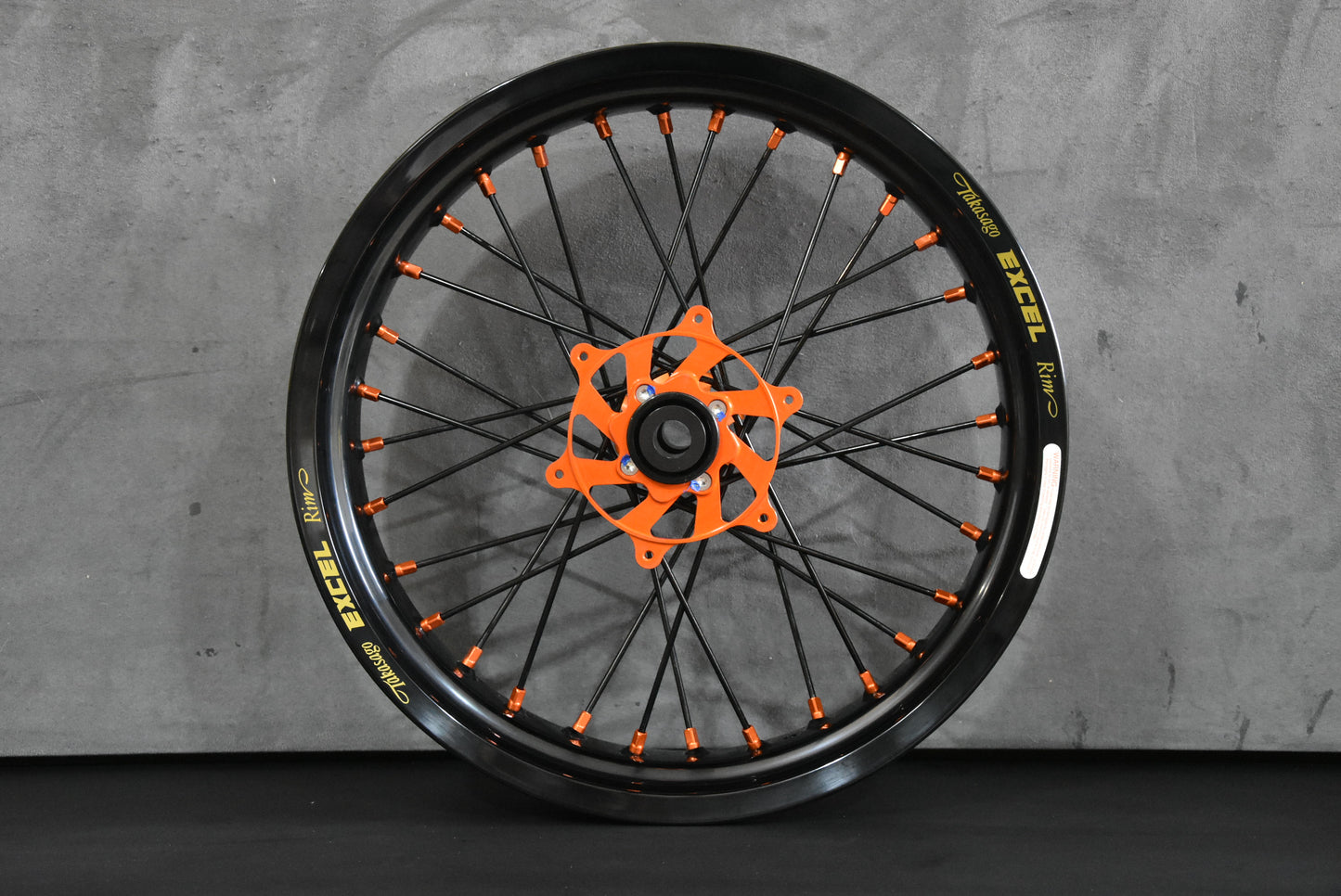 Excel G2 Pro Felge orange Nabe schwarzer Felgenring