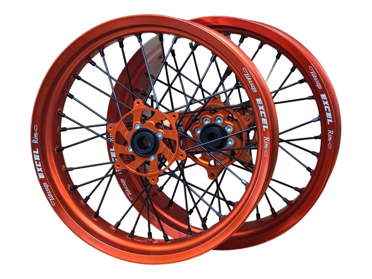 Supermoto Felgensatz 17 Zoll Excel Orange mit G2 Pro Nabe Orange – vorne und hinten, freigestellt