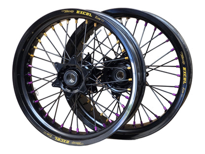 Supermoto Felgensatz 17 Zoll Excel Schwarz mit Faba Nabe Schwarz (Doppelscheibe) – vorne und hinten, freigestellt