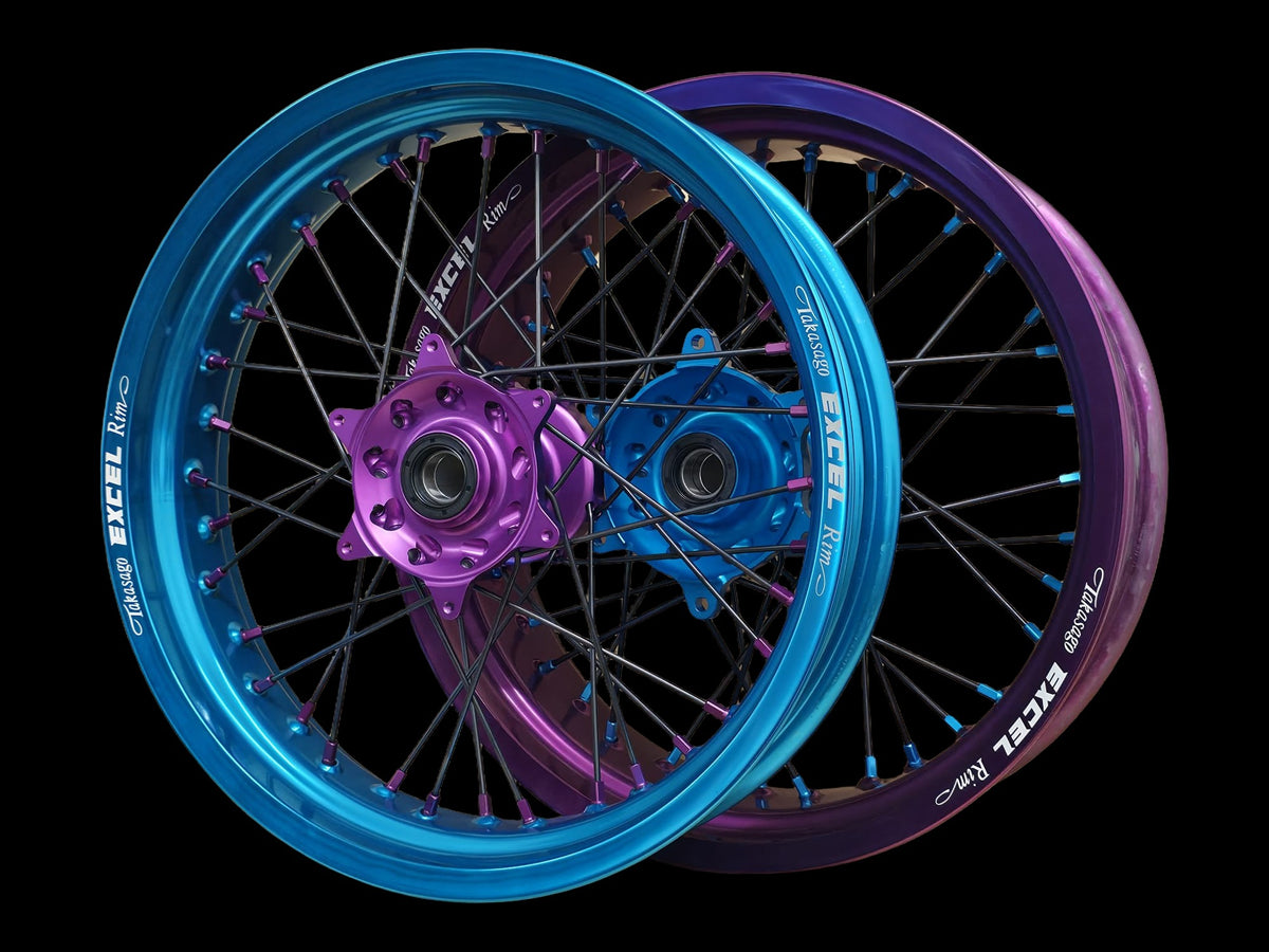 Supermoto Felgensatz 17 Zoll Excel Arctic Blue/Lila 50/50 mit Haan Naben Lila & Arctic Blue – vorne und hinten, schwarzer Hintergrund