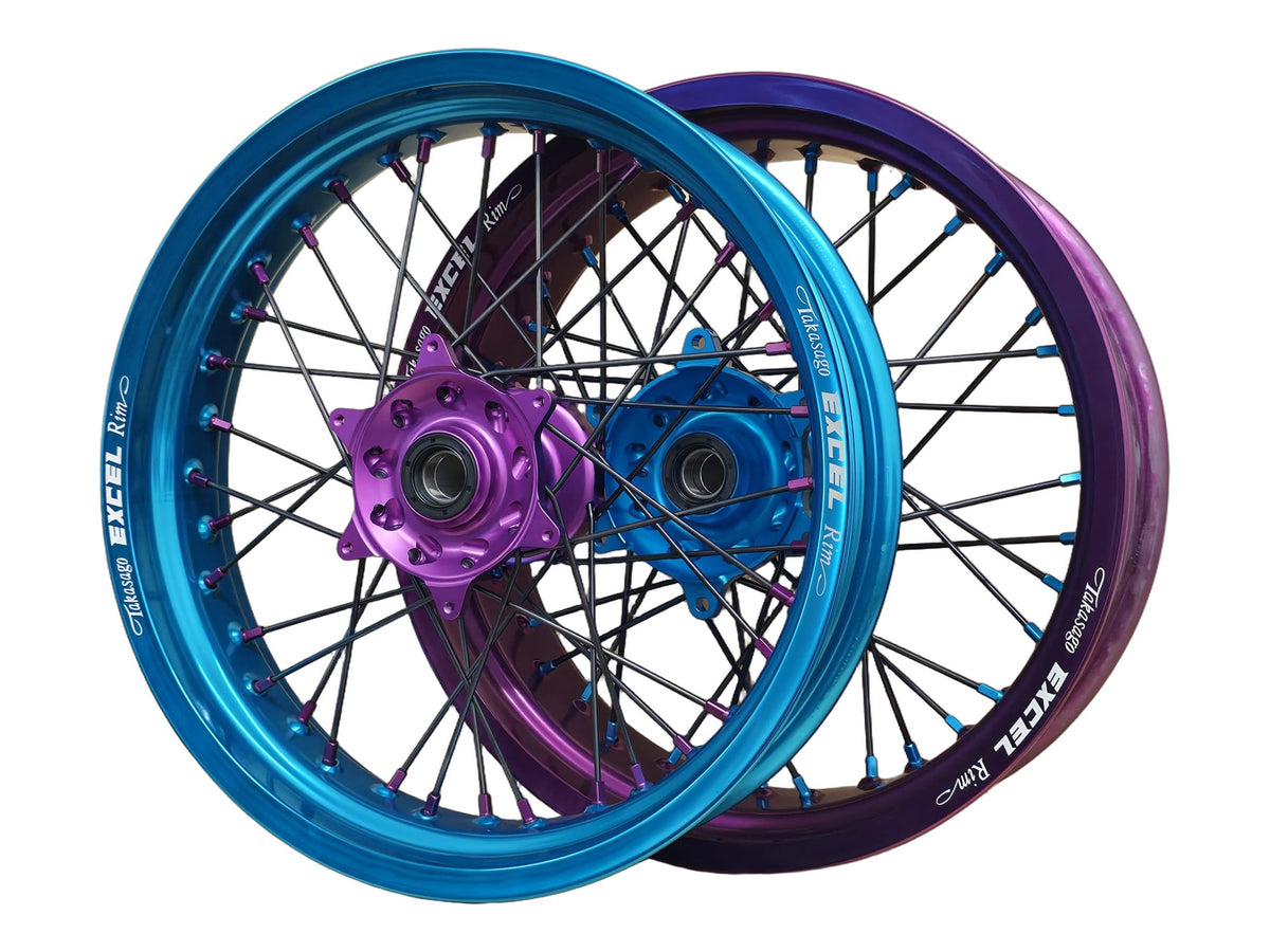 Supermoto Felgensatz 17 Zoll Excel Arctic Blue/Lila 50/50 mit Haan Naben Lila & Arctic Blue – vorne und hinten, freigestellt