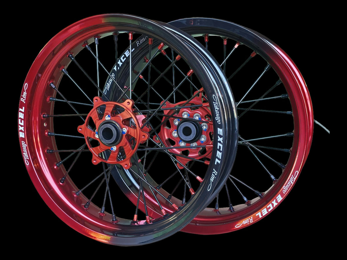 Supermoto Felgensatz 17 Zoll Excel Lollypop Red / Gloss Black mit G2 Pro Nabe Rot – vorne und hinten, schwarzer Hintergrund