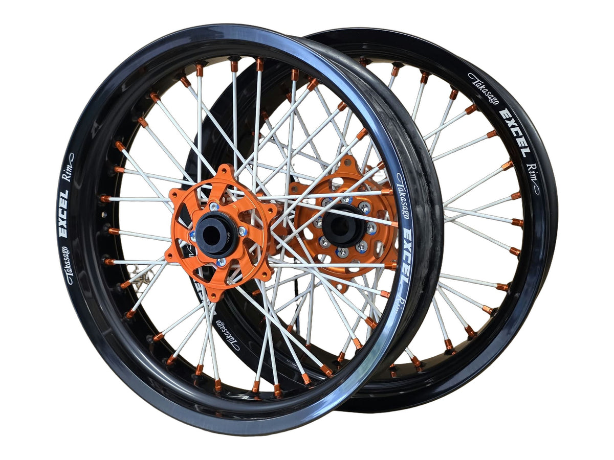 Supermoto Felgensatz 17 Zoll Excel Schwarz mit G2 Pro Nabe Orange – vorne und hinten, freigestellt