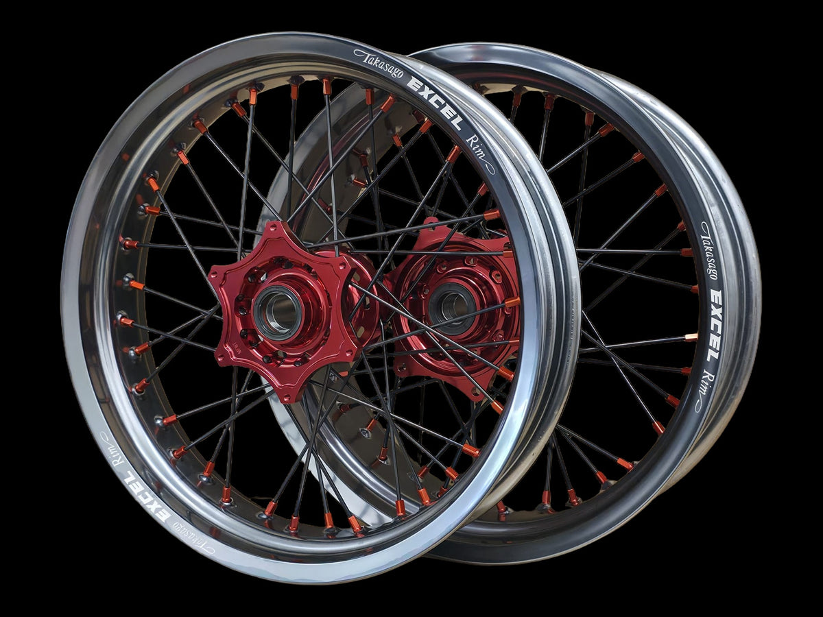 Supermoto Felgensatz 17 Zoll Excel Titanium mit EVSS Nabe Rot – vorne und hinten, schwarzer Hintergrund