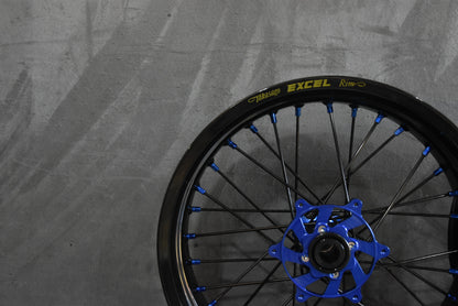 Excel G2 Pro Felge Blaue Nabe schwarzer Felgenring