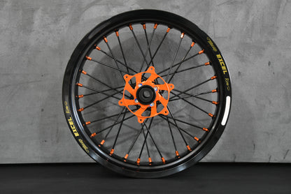 Excel G2 Pro Felge orange Nabe schwarzer Felgenring