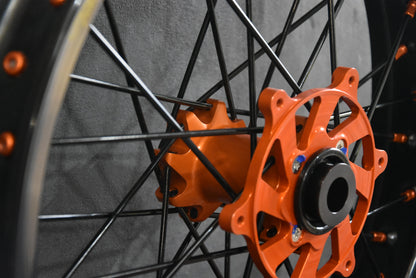 Excel G2 Pro Felge orange Nabe schwarzer Felgenring